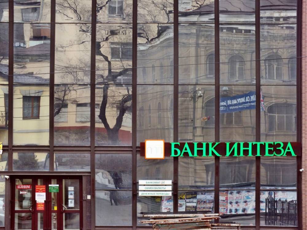 Банк Intesa вслед за автопроизводителями пожаловался в ВС и СК на краснодарских судей