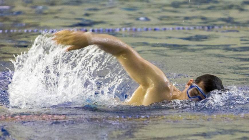 Рекордное число спортсменов переплыли Керченский пролив