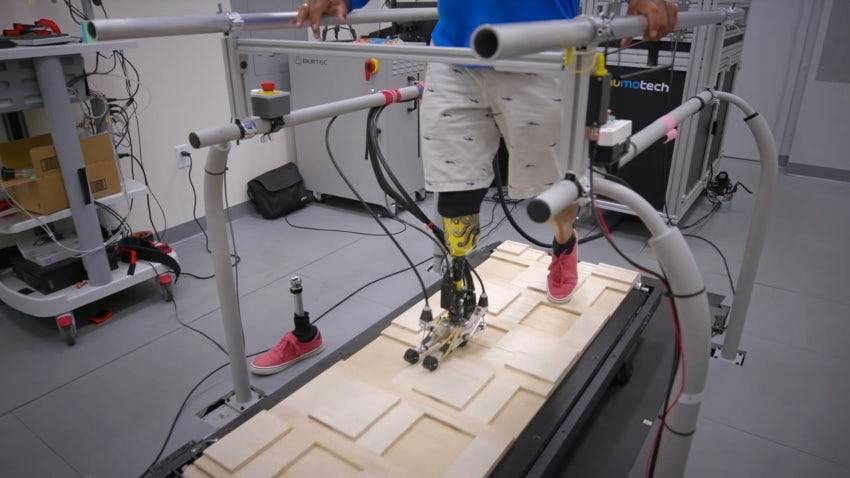Создан уникальный робототехнический протез ноги