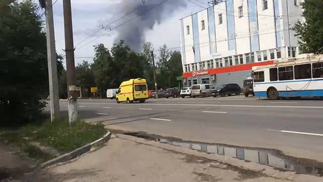 Очевидцы сообщают о двух взрывах на заводе в Дзержинске
