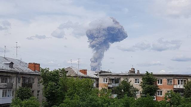 19 человек пострадали при взрывах на заводе "Кристалл" в Дзержинске