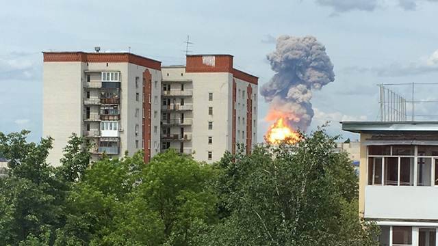 При взрывах на заводе "Кристалл" в Дзержинске разрушилось здание