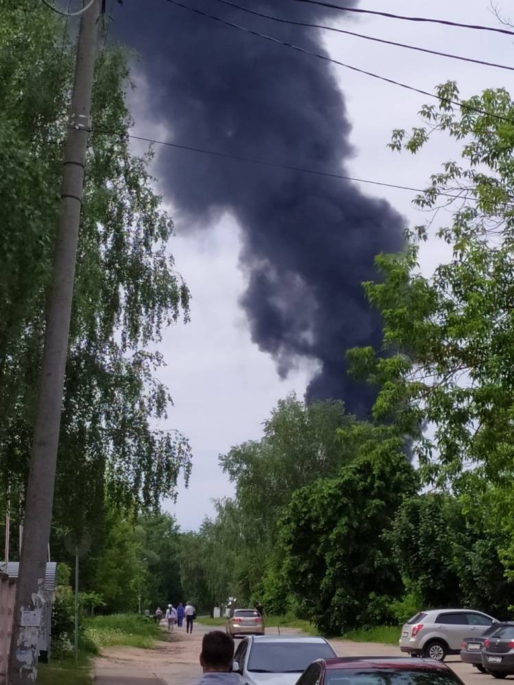 Видео с места пожара на складе в Подмосковье
