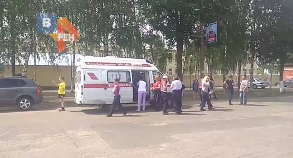 Видео: "Скорая" забирает пострадавших при взрывах на заводе в Дзержинске