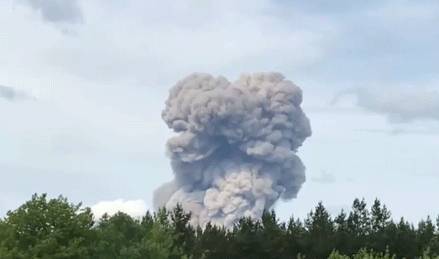 Лайф публикует видео момента взрыва на заводе в Дзержинске