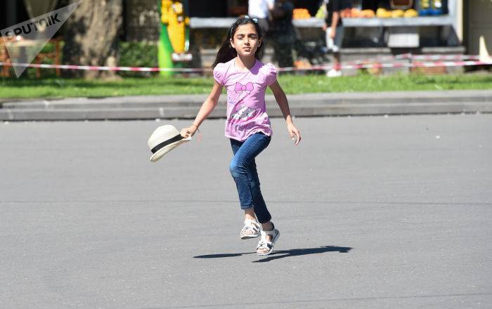 Шалунишки, озорники и смайлики: в Ереване весело отметили День защиты детей