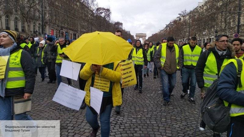 В акции протеста «желтых жилетов» во Франции приняли участие 2,6 тысяч человек