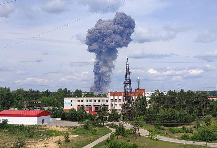 СК возбудил уголовное дело после взрывов на заводе в Дзержинске