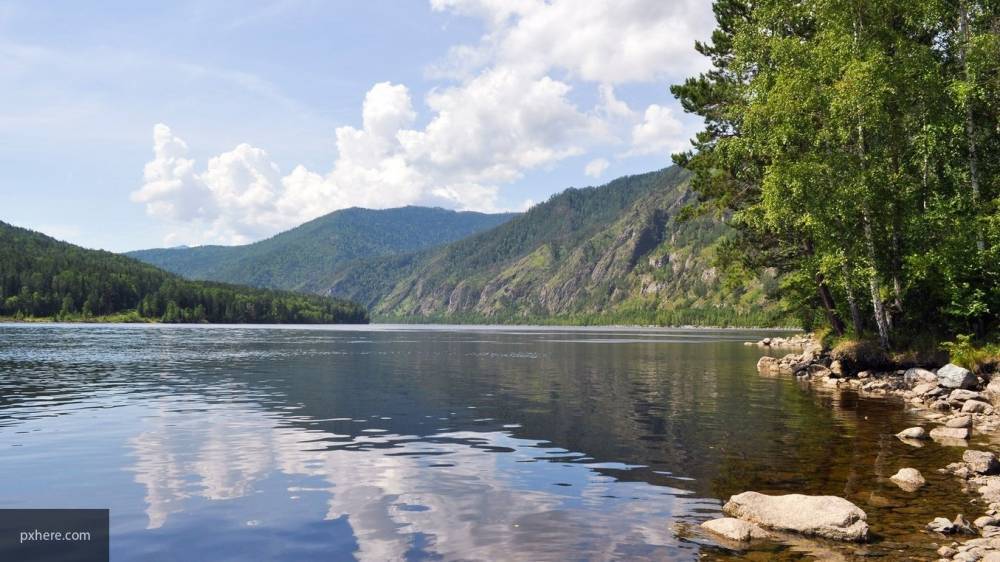 Названы самые популярные города России для отдыха на озерах