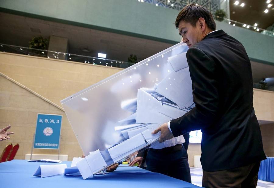 На выборах президента Казахстана лидирует Токаев