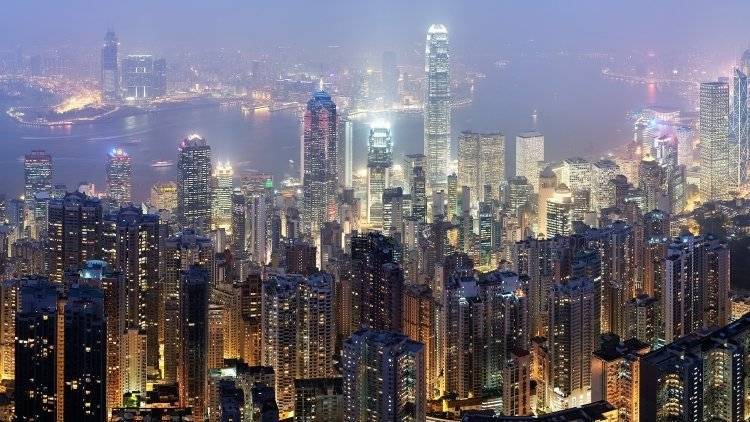 Полиция Гонконга применила газ для разгона многотысячных протестов