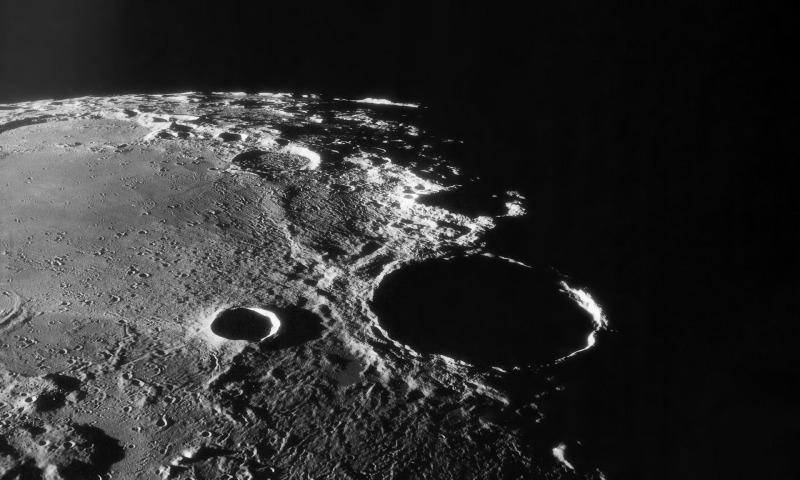 Ученые NASA определили области Луны, куда прибудут космические корабли