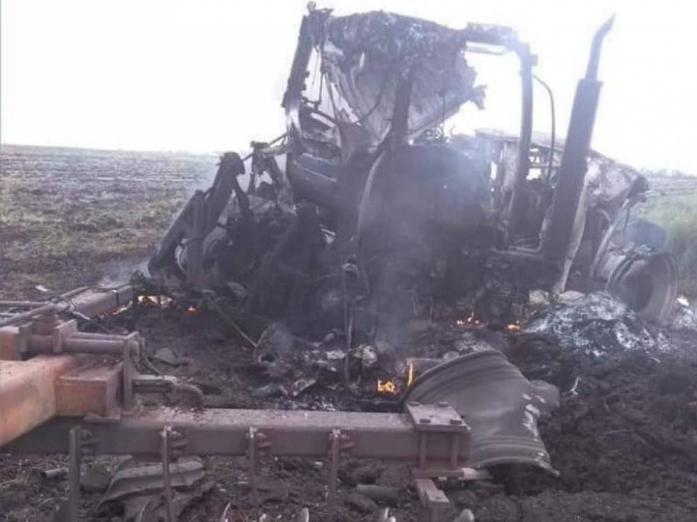 В Луганской области на поле подорвался трактор, есть пострадавшие