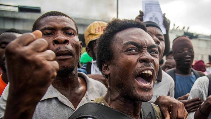 Жители Гаити требуют отставки президента