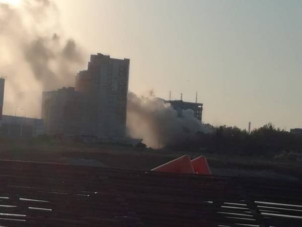 Крупный пожар произошел на территории морского университета Новороссийска