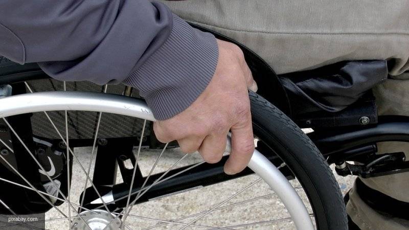 Выплаты по уходу за инвалидами в России предложили повысить в 8 раз