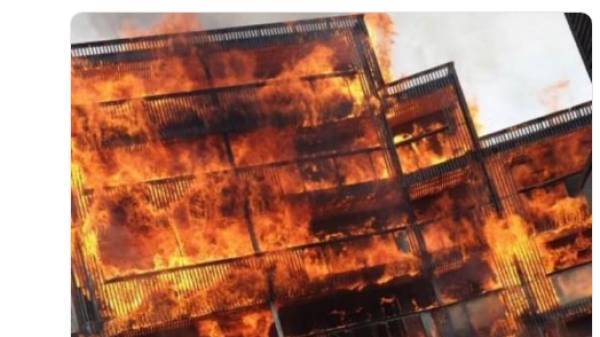 Пожар в Лондоне уничтожил 20 жилых квартир