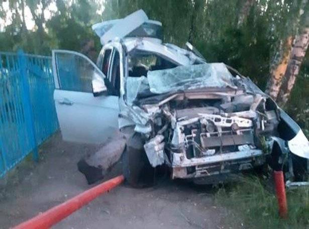 В Башкирии в серьезном ДТП погибла 19-летняя девушка, ее пассажир в больнице