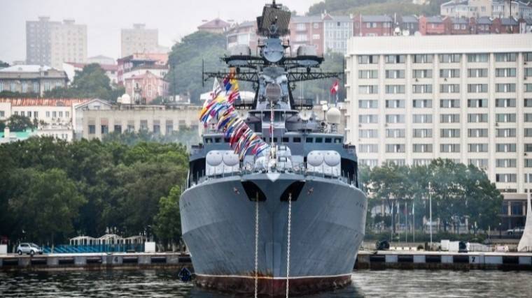 «Не&nbsp;война&nbsp;же!» Адмирал о&nbsp;реакции российских моряков на&nbsp;сближение с&nbsp;крейсером США
