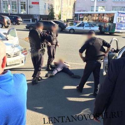 В Башкирии молодой мужчина застрелил в автомобиле должника и ранил его подругу