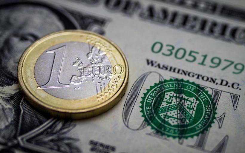 Аналитик: Курсы рубля к доллару и евро пойдут в разные стороны