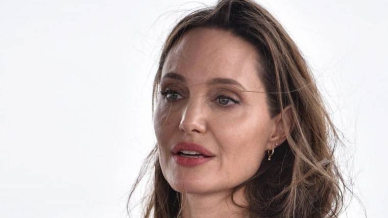«Кожа да&nbsp;кости»: Анджелина Джоли шокировала фанатов своей худобой