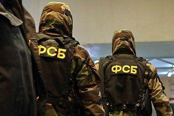 ФСБ проводит обыски в Крыму у подозреваемых в участии в терроризме