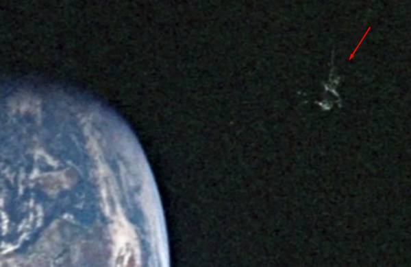 Уфологи заметили на снимках NASA инопланетный спутник «Черный рыцарь»