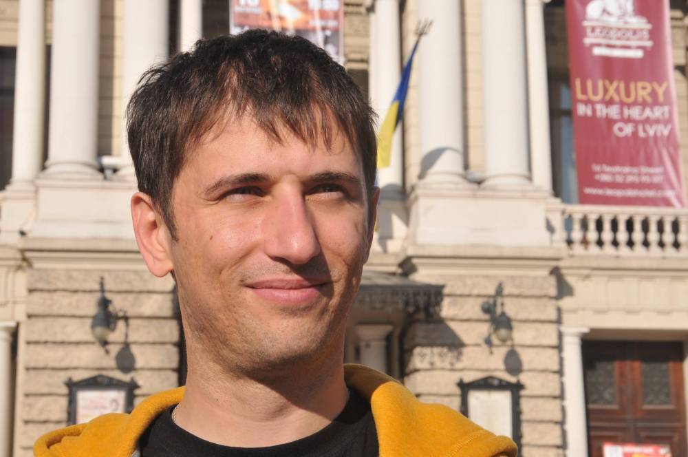 Мовный «активист» из Львова терроризирует народ Украины и крупные компании