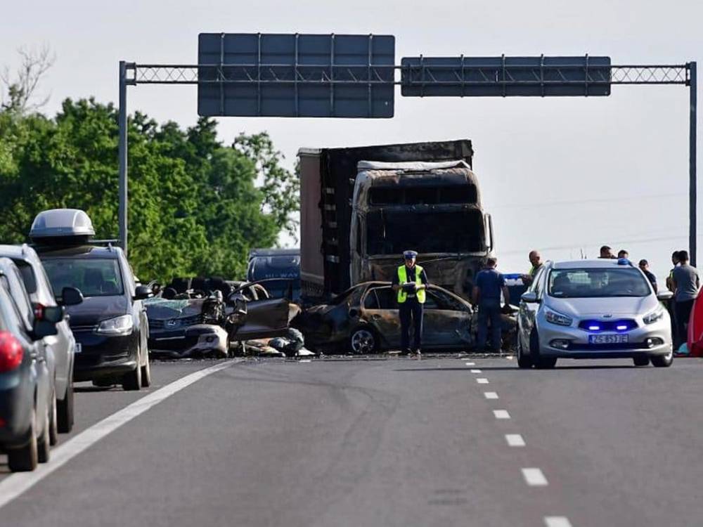 В Польше столкнулись и загорелись семь автомобилей: погибло шесть человек