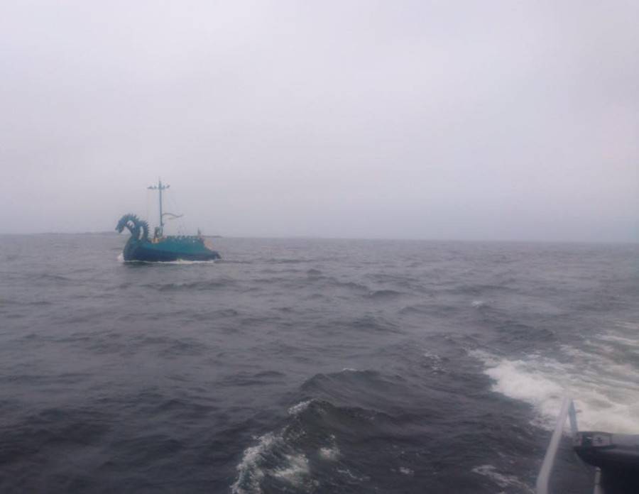 Финские пограничники приняли российскую яхту за "трехголового монстра"