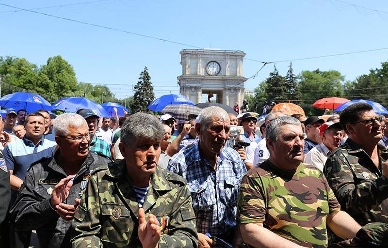Армия Молдавии отказалась вмешиваться в политический кризис