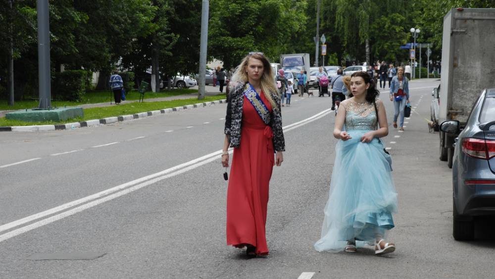 "Ходишь к москалям — празднуй дома": Украинскую выпускницу затравили за веру