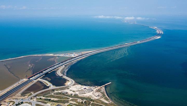 Движение поездов по Крымскому мосту начнется в декабре