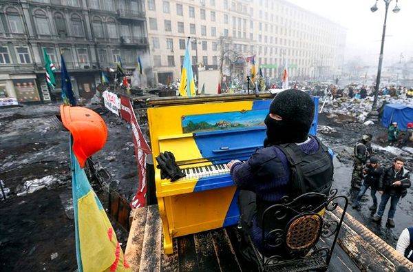 «Пианист Майдана». История человека, который создал образ, облетевший весь мир
