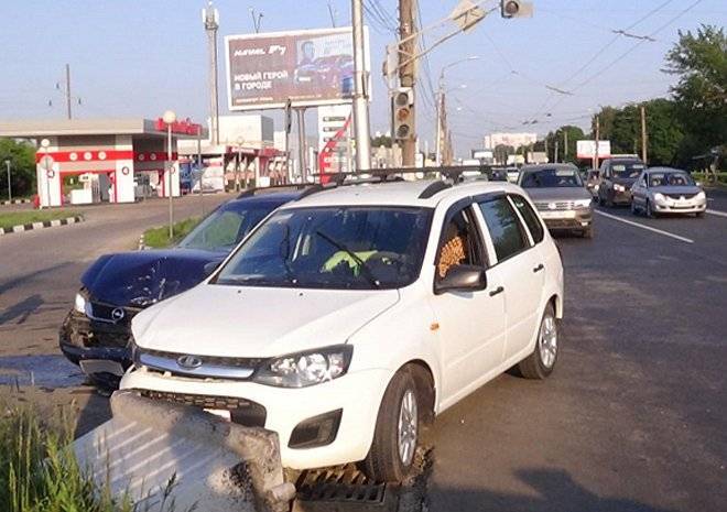 Пьяный водитель на «Калине» устроил ДТП на Московском шоссе