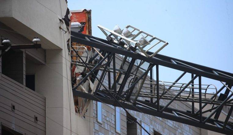 Как минимум 1 человек погиб и 6 ранены в результате падения крана на жилое здание в Далласе
