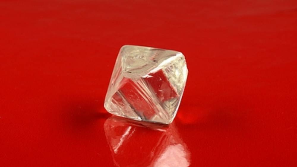 Частный детектив задал неудобные вопросы по делу о похищении алмазов: "Через кого прошли камни?"