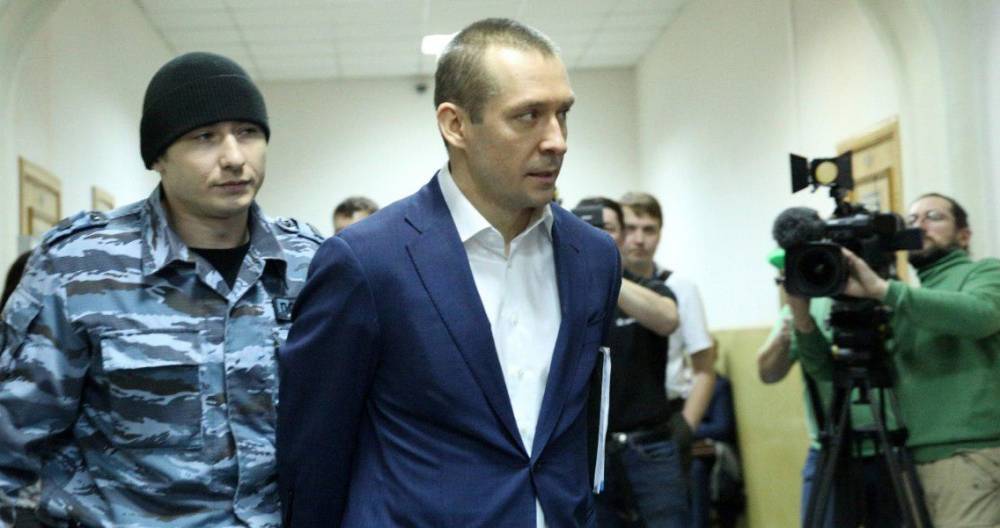 Полковника Захарченко доставили в суд