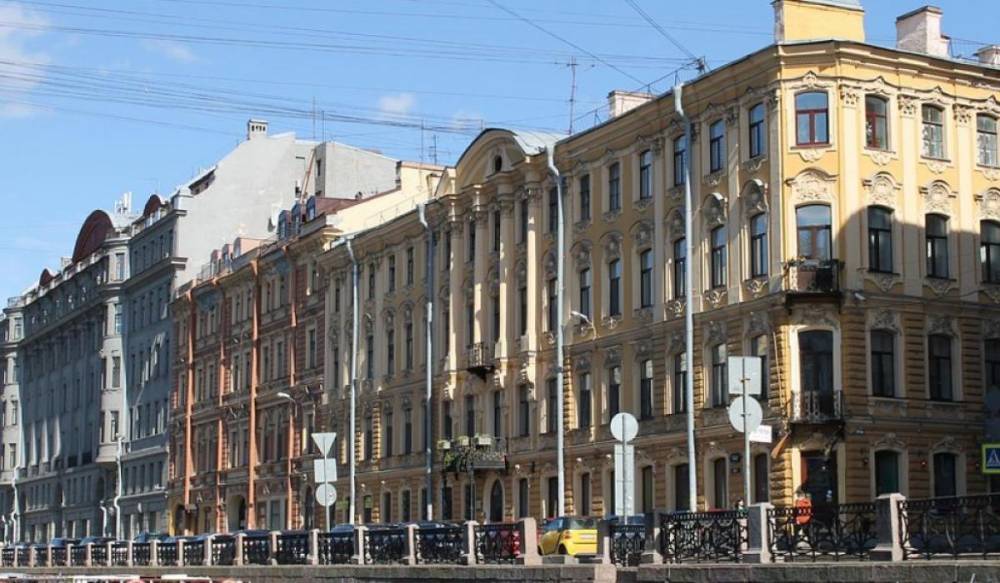 Начало рабочей недели в Петербурге будет теплым и ясным