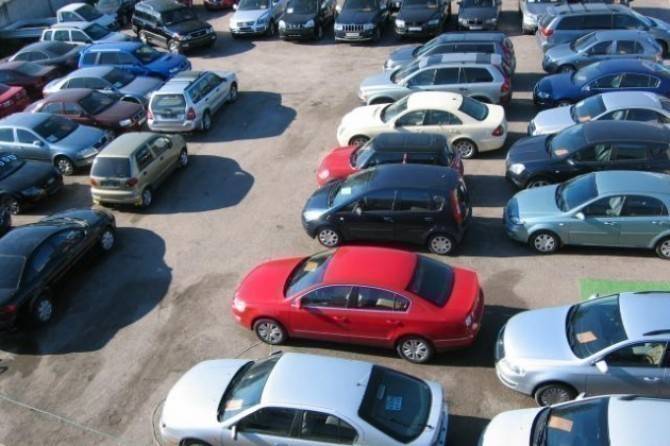 Рынок автомобилей с пробегом в мае упал на 12%