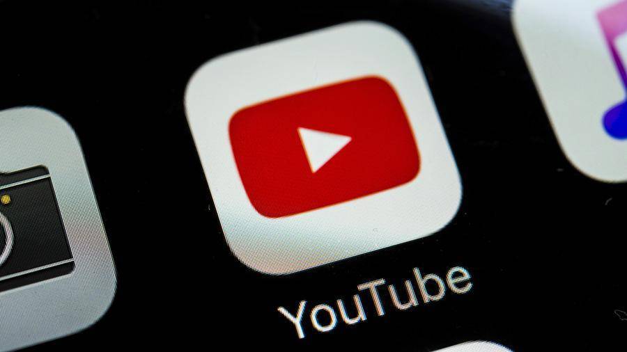 YouTube заблокировал видео с оскорблением герба России