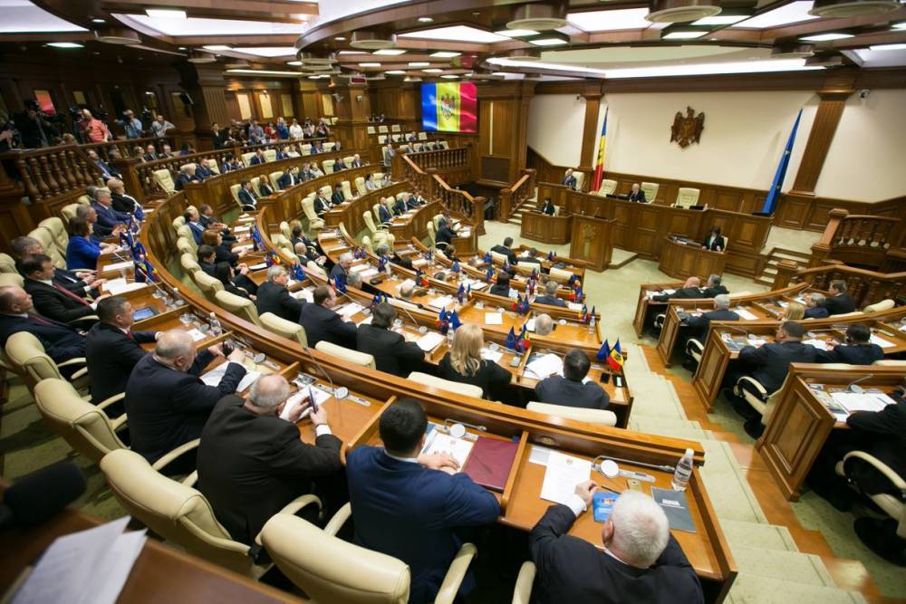 В Молдавии два разных правительства провели параллельные заседания