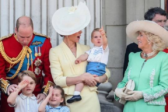 Кейт Миддлтон одела сына в старый костюм принца Гарри
