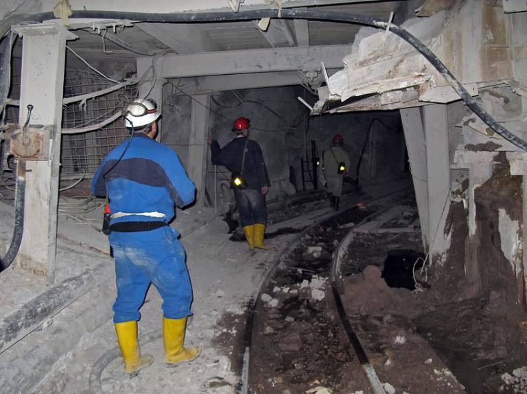 В ЛНР двое горняков задохнулись в шахте