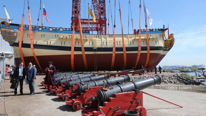 Линейный корабль "Полтава" возглавит строй военно-морского парада