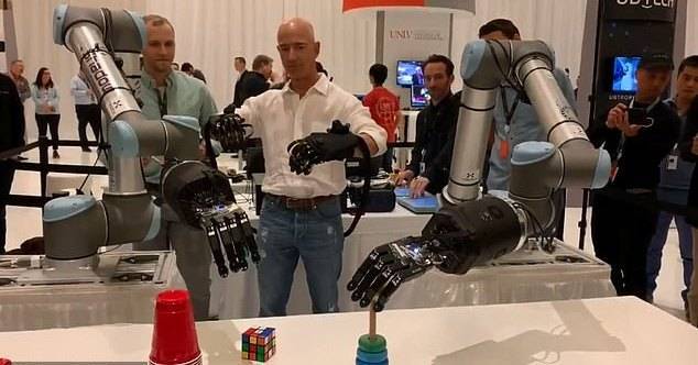 Amazon представила удивительные робо-руки с обратной тактильной связью