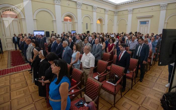 Без лишнего шума и с пониманием: кто удостоился президентской премии в Армении в этом году