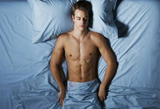 Дело не только в сперме: Раскрыты три факта, которые убедят мужчин больше спать