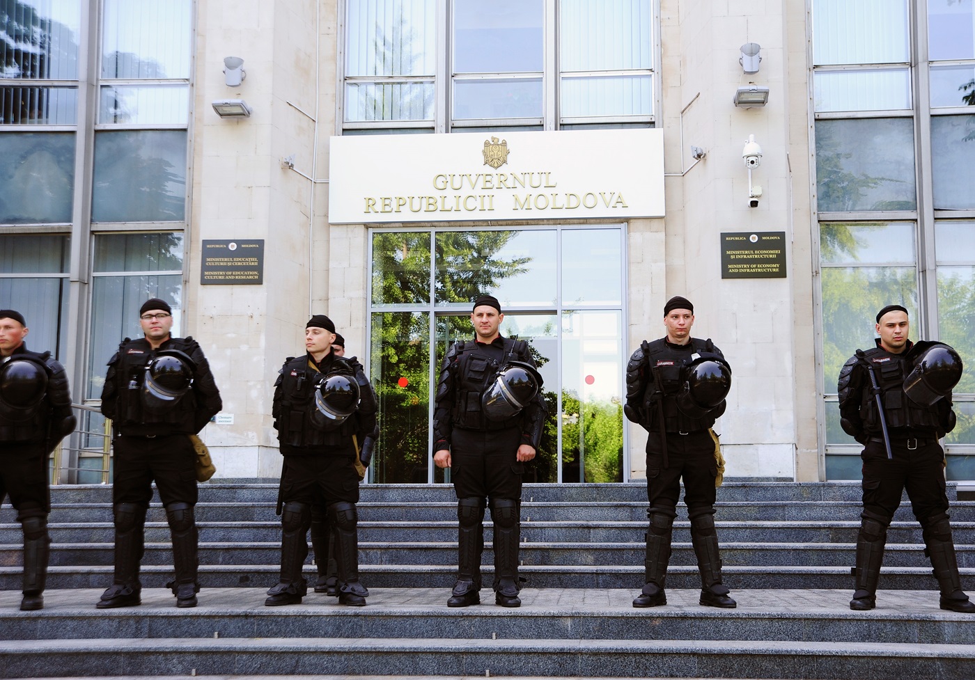 «Правящая партия Молдавии готовится силой удержать власть, госучреждения в столице окружены спецназом»&nbsp;— политолог о кризисе в стране